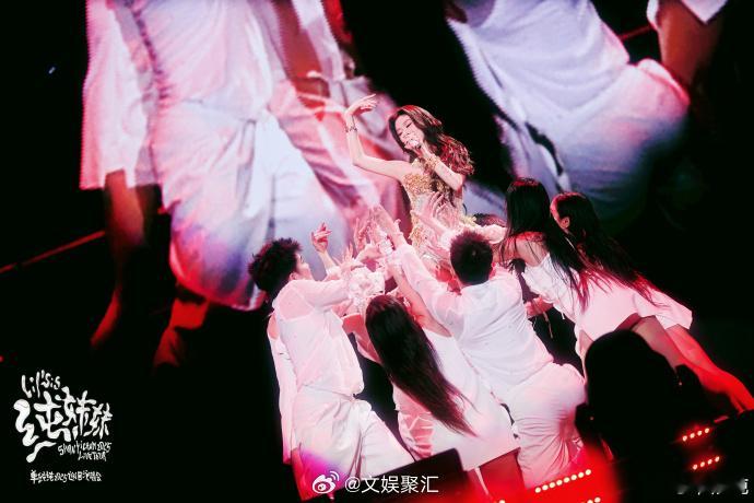 单依纯行走的CD  单依纯高音自带防伪码  单依纯的唱功令人惊叹不已，她的高音宛