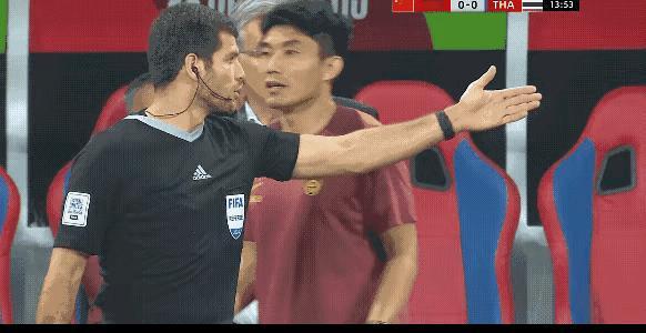 中方教练组神一般的存在[石化][石化]
之前报道郑智等中国教练被调离了，谁知道居