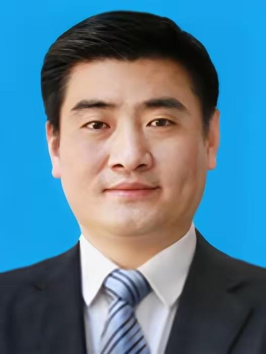 就在刚刚，界面快讯传来消息，戴瑞被查，于是看了一下他的工作履历，1973年12月