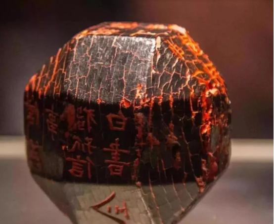 1981年，陕西一名中学生捡到一块“黑色煤炭”，主动上交国家，奈何工作人员不识货