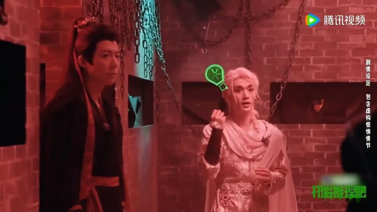 张凌赫丁程鑫双强联合 我看张凌赫解镜像谜题的时候还在懵，他已经把答案说出来了，丁