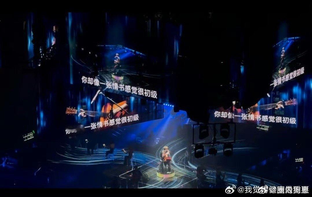 陈立农唱了薛之谦的歌 谁被陈立农的跨界翻唱惊艳到了？弹唱薛之谦经典曲目《我好像在