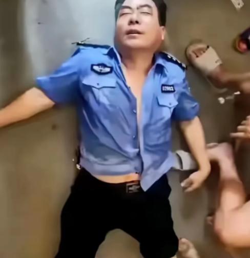 2021年，杨旭恒连续救出51人，之后因体力不支被巨浪冲走，失联长达10多个小时