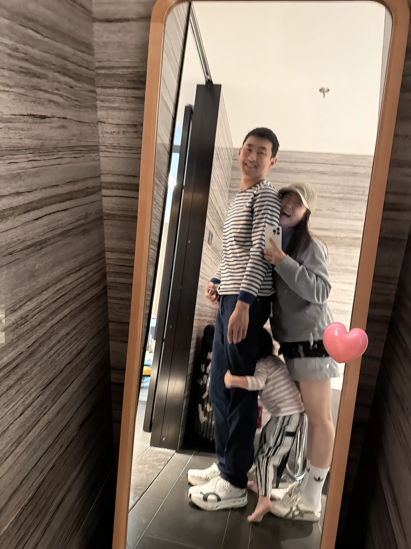 王彦霖：那年的520我们领的证。2021年5月20日王彦霖和艾佳妮领证结婚，距今