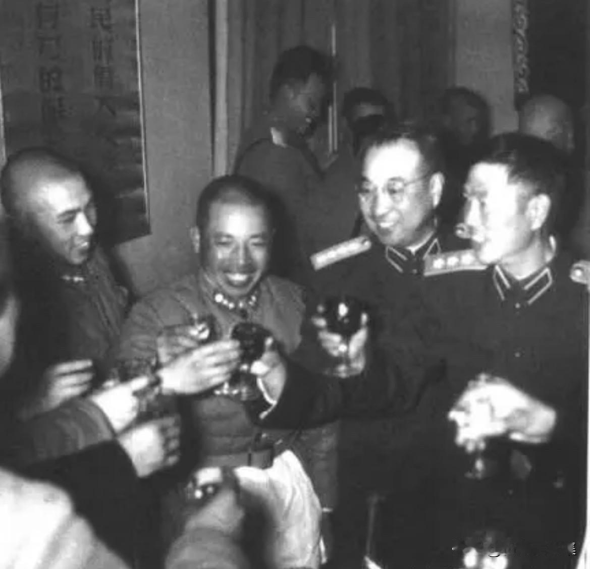 1955年11月14日，辽东半岛大规模抗登陆演习圆满结束后，时任副总参谋长兼军事