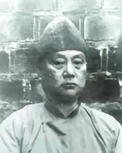 1950年，国民党军官周磐在昆明被捕，他在解放战争期间行径残暴，被法院依法判处死