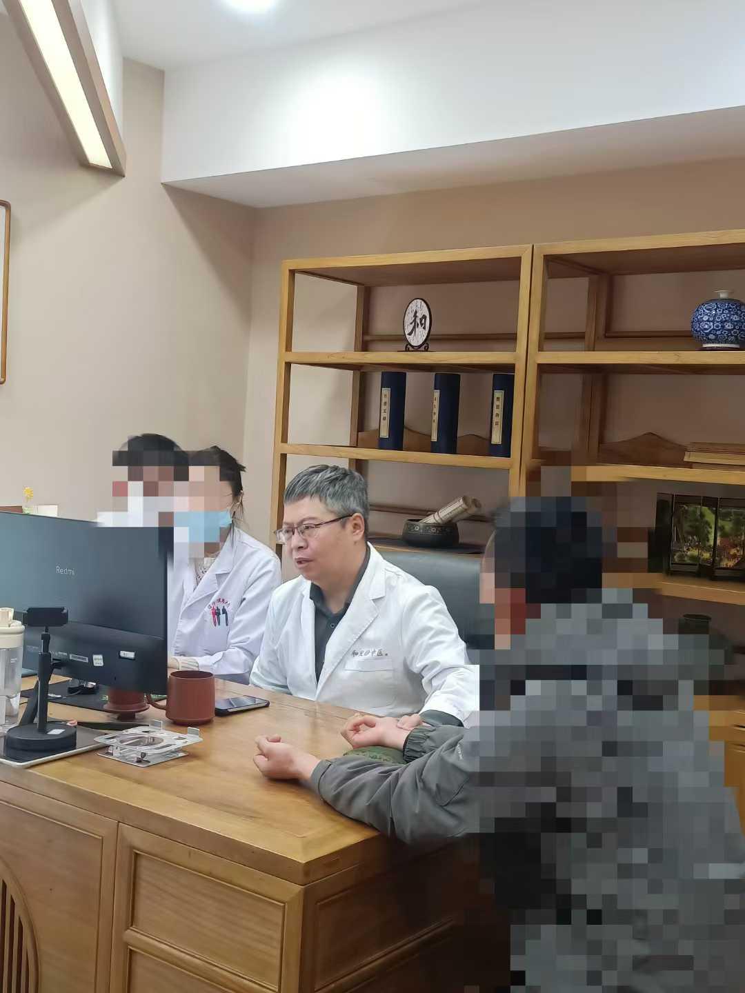 大家好，我是中医李大夫。我接诊的很多中年男性，出现肾虚相关症状后，会盲目进补，反