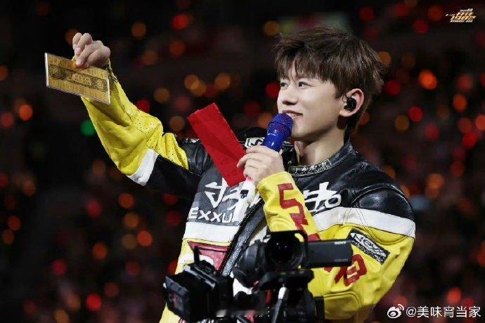 张杰在我面前唱了过云雨 谁懂啊！前排姐妹的神仙手气，直接让我沉浸式听了超近距离的