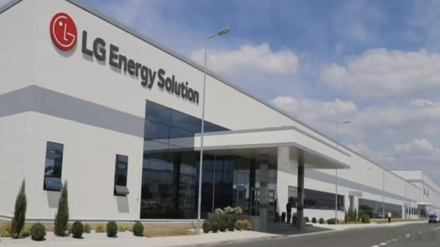 12 月 8 日消息，韩国电池巨头 LG 新能源宣布与梅赛德斯 - 奔驰股份公司