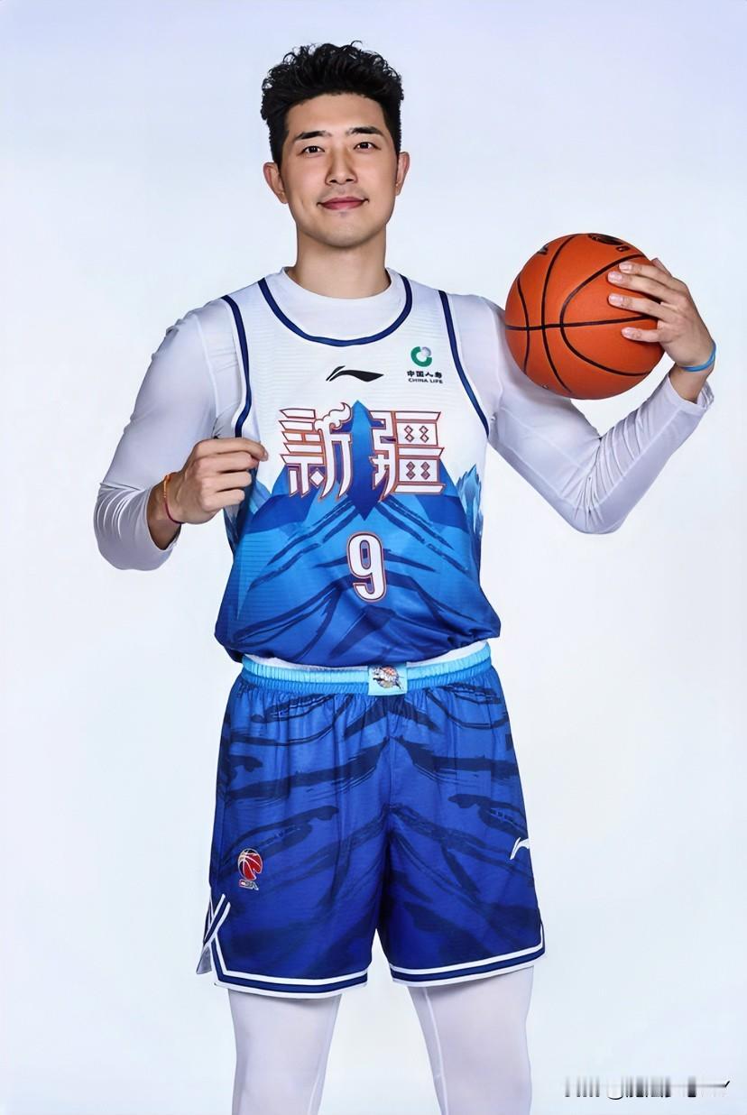 果然面相是会骗人的
新疆男篮吴冠希就是个例子
看上去他挺帅的，没想到他的
罚球这