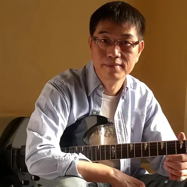 中国音乐史人物之第420位，侯德健（1956.10.1一）生于台湾高雄，祖籍重庆