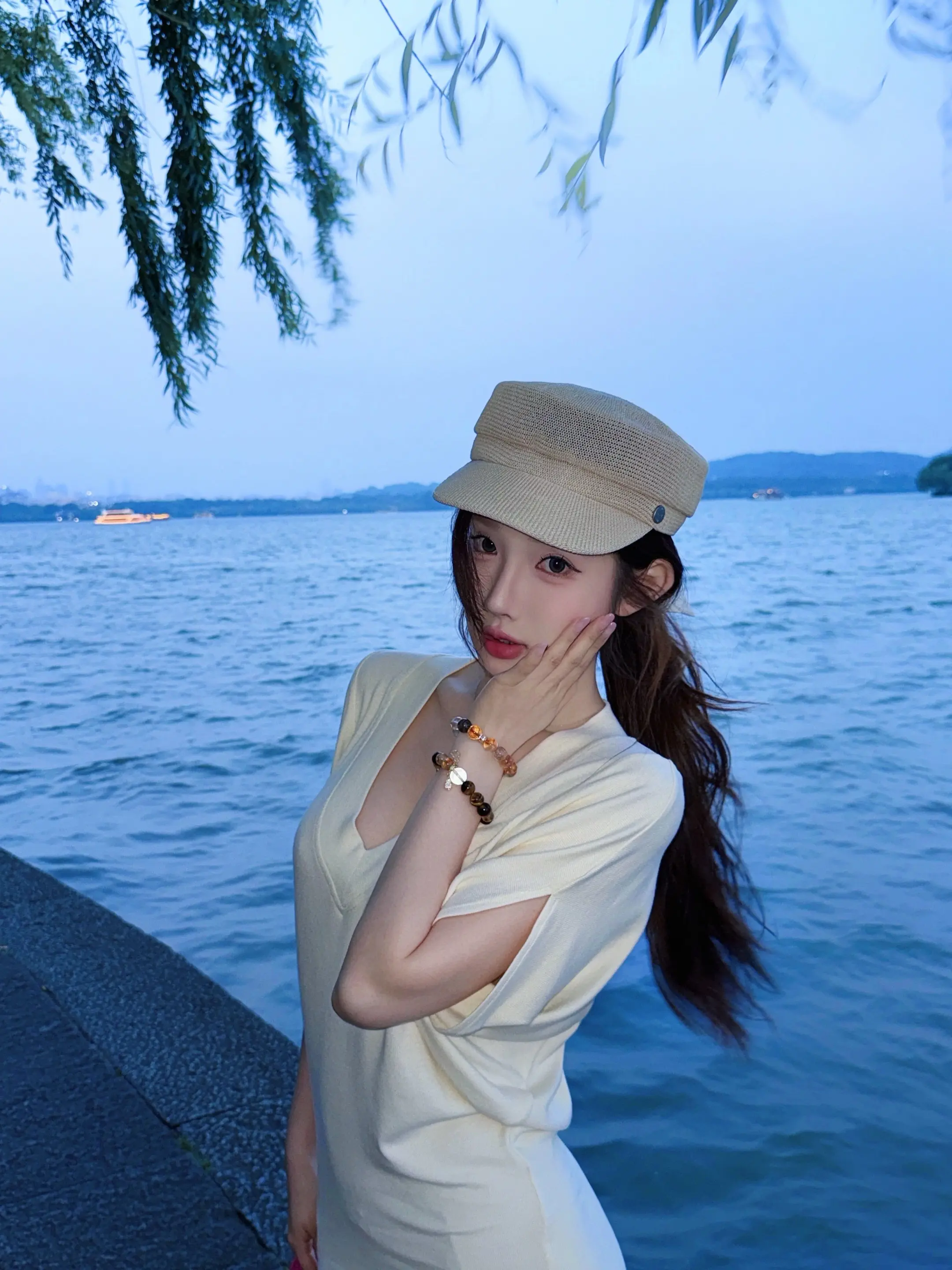 你漂亮的眼睛应该只流幸福的眼泪我说。