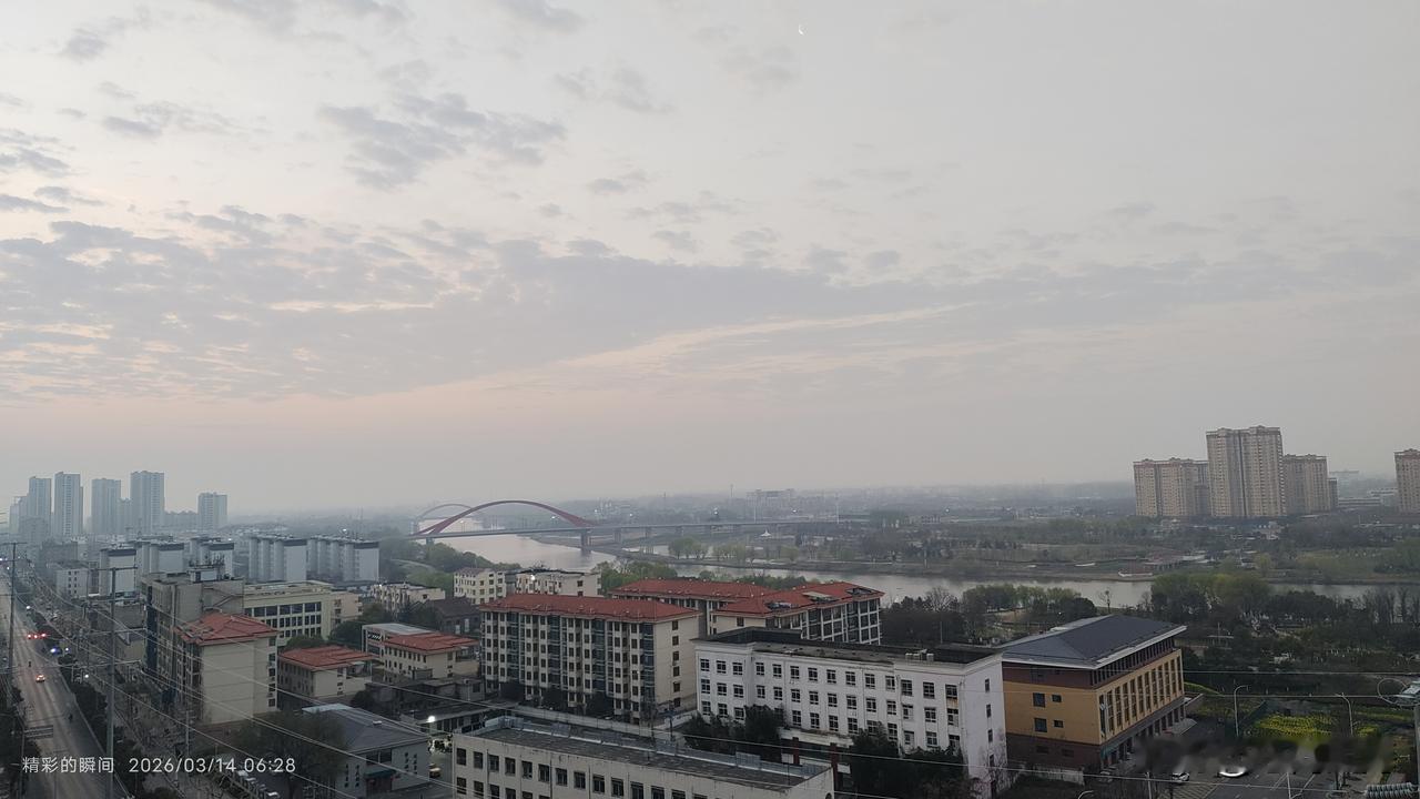 春日清晨的朦胧