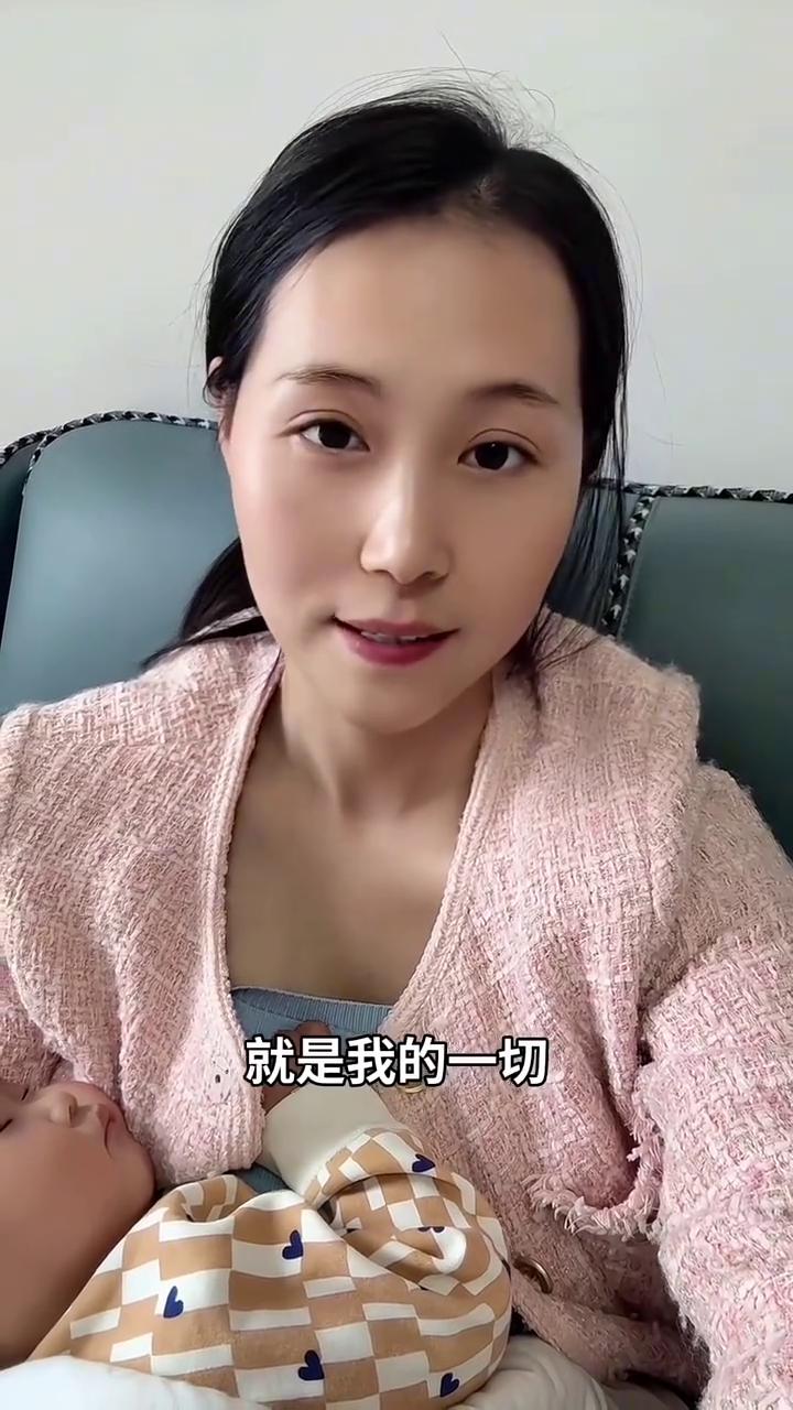这个女人活得清醒通透，三观和五官非常端正。
来看一位三观和五官都非常正的女人，她