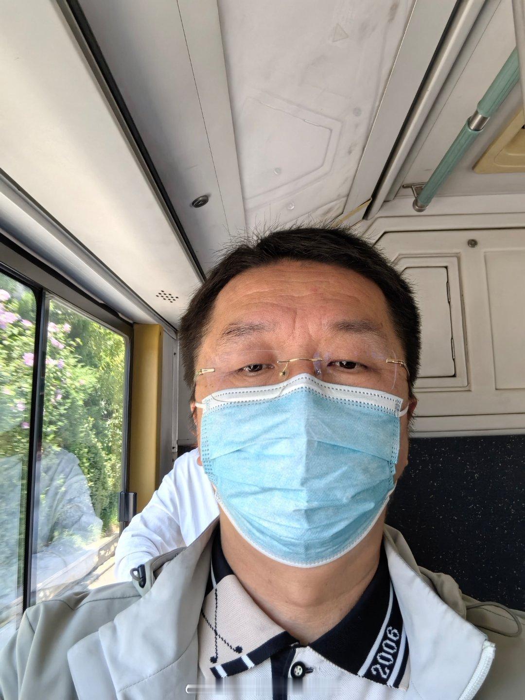 从城市更新投资额来看，“十五五”期间城市更新至少完成15万亿元，平均每年3万亿元