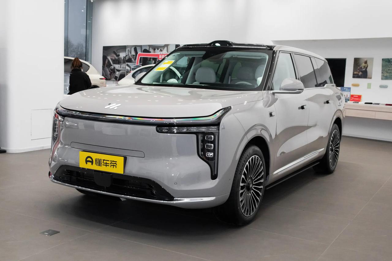 智己LS9上市，限时价32.28-35.28万，大型6座SUV，增程动力，配备后