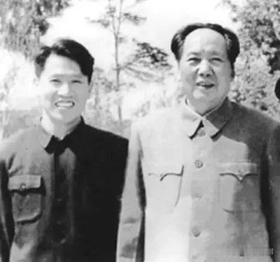 🍁2009年秋，82岁的李银桥已经进入弥留之际，他拉住侄子的手，反复念叨：你陪
