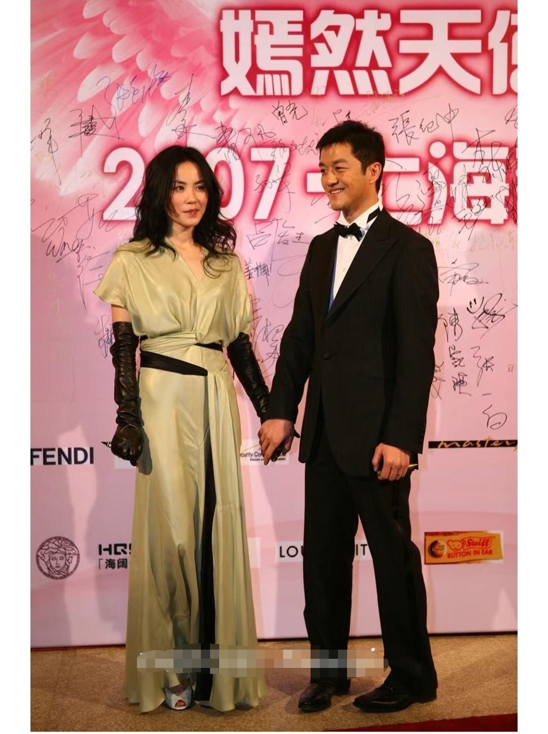 怪不得王菲能看上李亚鹏，年轻时他也是小鲜肉一枚啊。