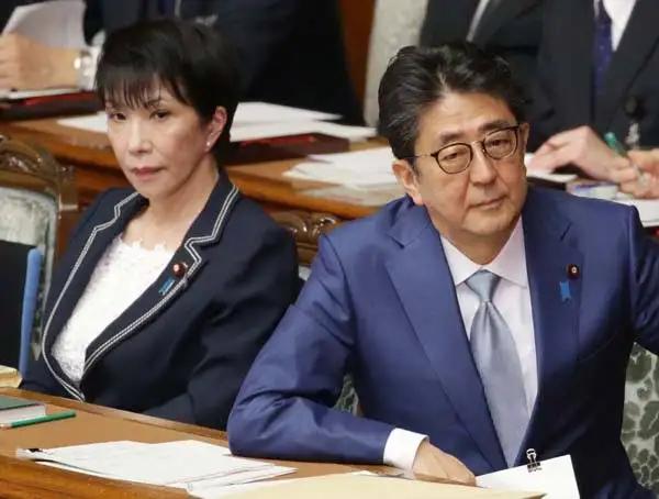 10月4日，日本政坛爆出猛料，高市早苗击败小泉进次郎，成功当选自民党总裁，这预示