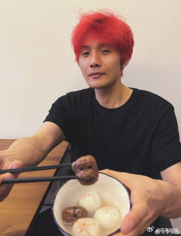 【#李荣浩回应被指抄袭#】 4月1日，回应被指抄袭 ：这件事我不想躲过去。 网上