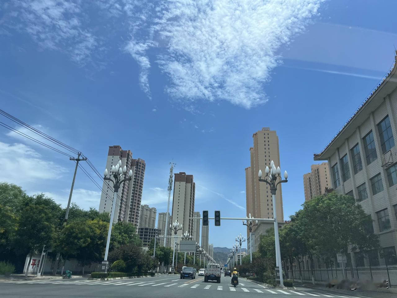 兰州真的是一个神奇的地方，晚上和早上都下着大雨，上午10:00过天气转晴又是一艳