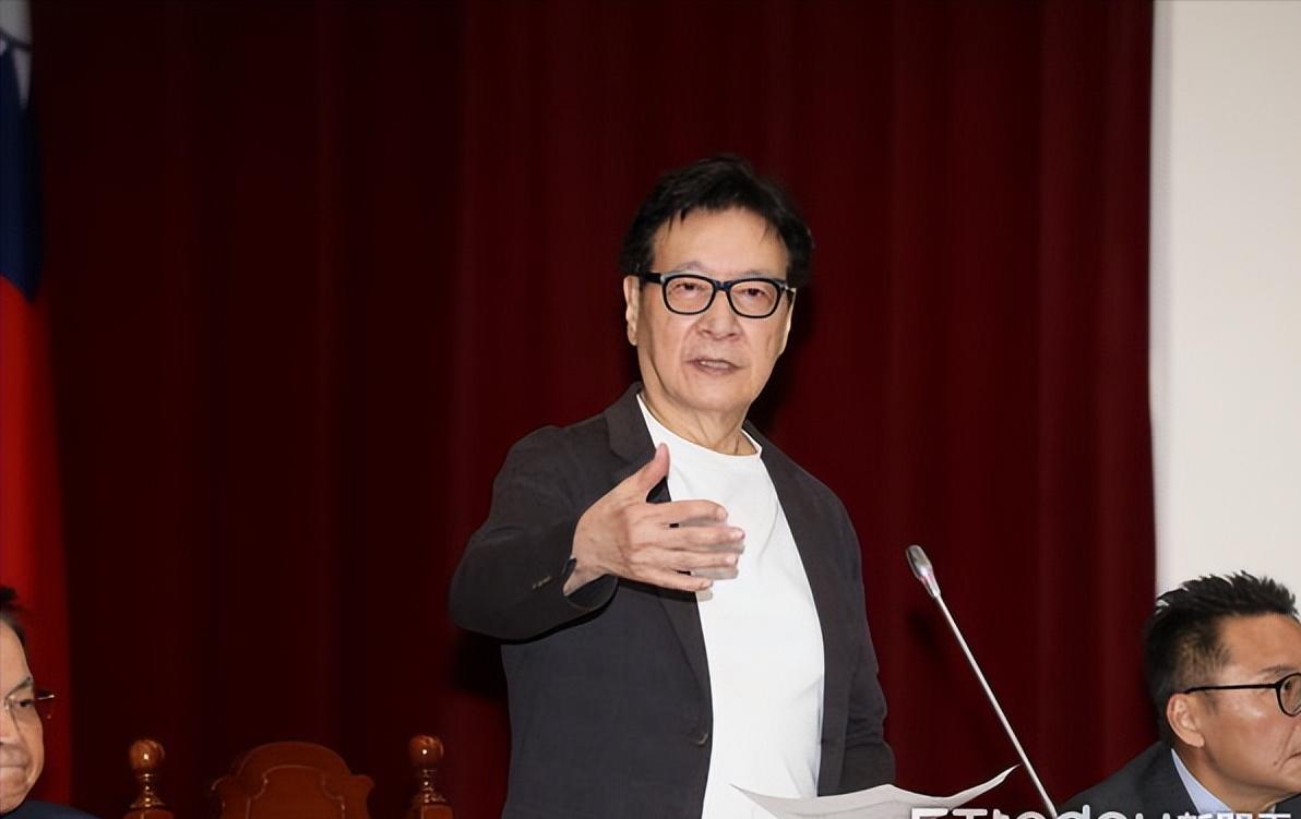 沈富雄轰王伟忠访沈伯洋成“帮凶”，赵少康当场呛：我反对你
“综艺教父”王伟忠邀请