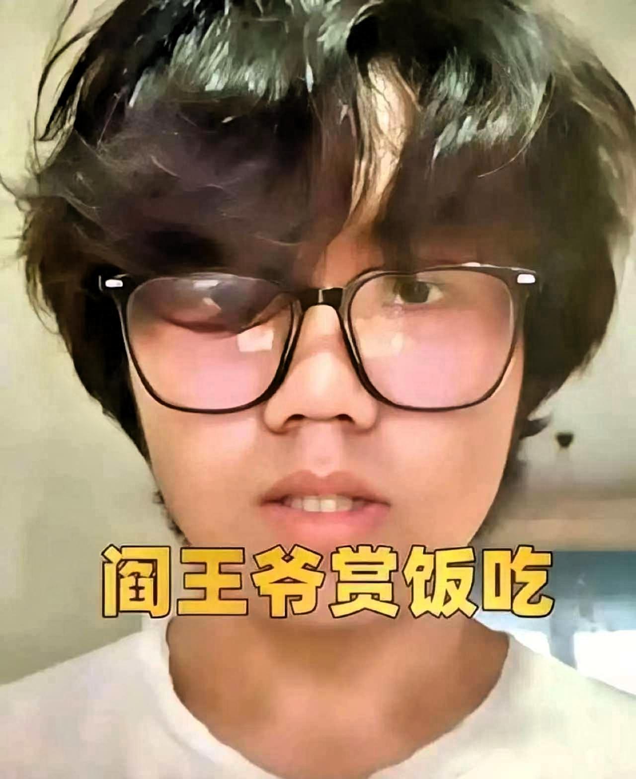 “这个男生火了！”河南，男生魏赋杰高考考了444分，大家都以为他考的这么少没啥前