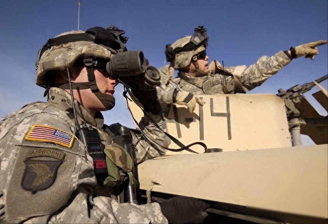 美军悄悄撤了基地，却在万里之外拦下油轮，这盘棋下得有点意思

2026年2月15