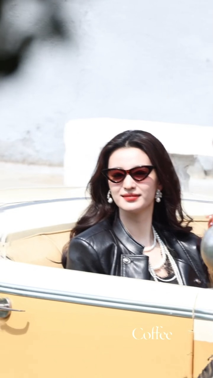 摩登女郎 🕶️边走边脱好帅啊姐姐、、王楚然边走边脱王楚然靓女出街