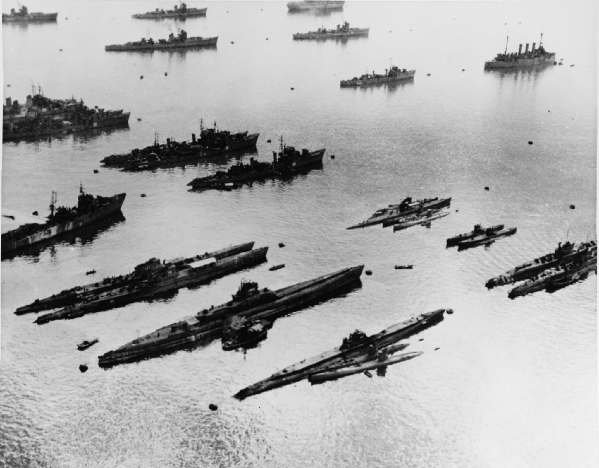 飞扬军事 1945年10月，停泊在吴港的原日本海军舰艇 
