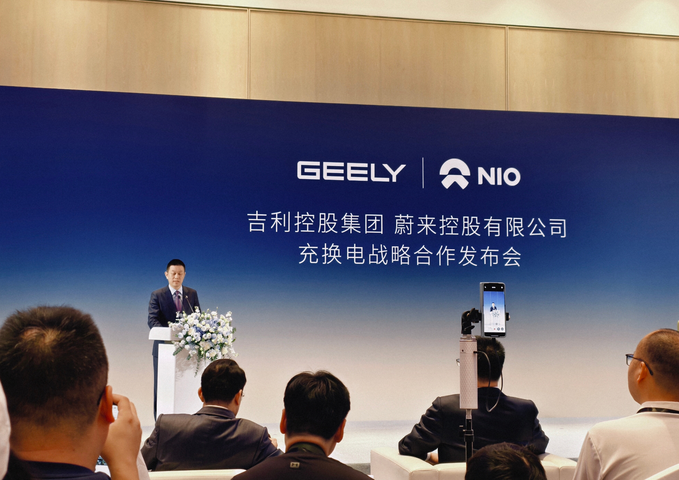 蔚来吉利充换电合作蔚来吉利宣布共建充换电网络 我觉得这次蔚来和吉利合作，普通车主