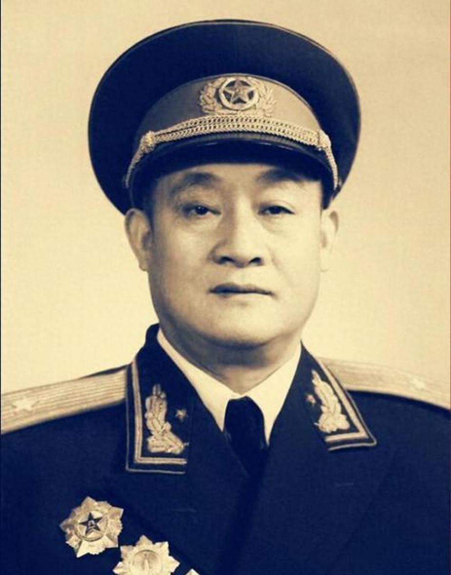 70年组织决定周纯麟担任上海警备区司令员，他提出的三个任职条件具体是什么？
19
