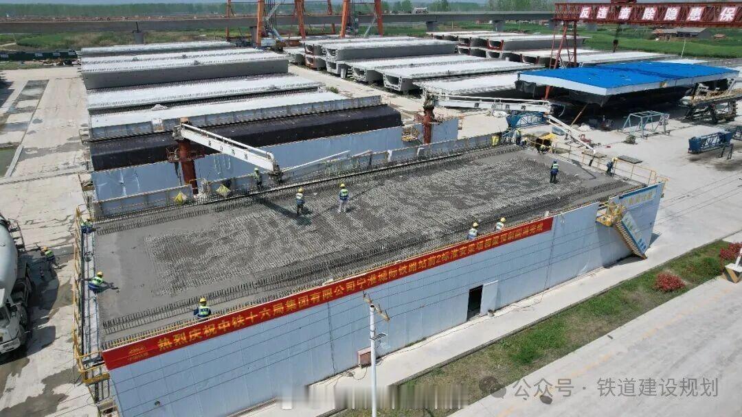 高铁头条【宁淮高铁，整体建设进度已超80%】中国铁路上海局消息：4月16日，在江