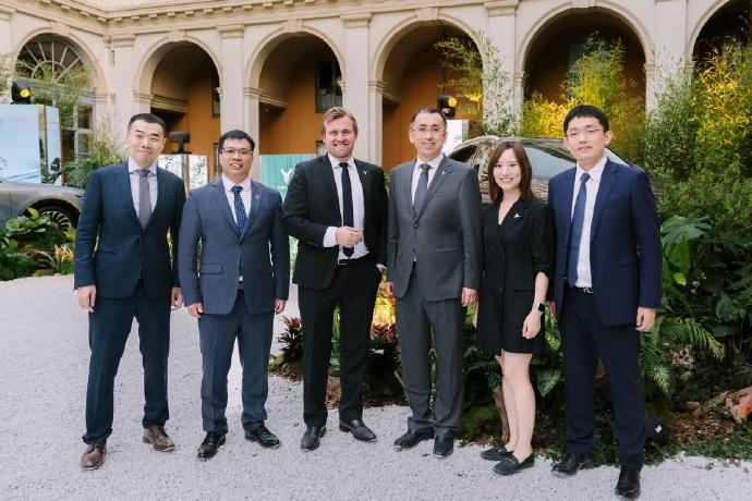 首个进入意大利的高端新能源国家队！
居然是岚图品牌！
并且以一场极具艺术的发布会