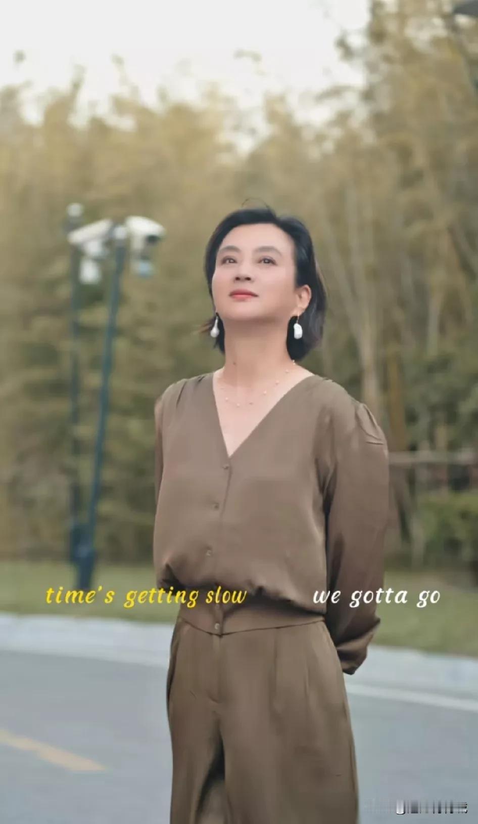 李玲玉！
现年61岁
身高166㎝
上海人
西游记里玉兔精的扮演者！