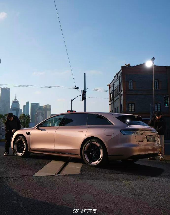 一直觉得的S9T的银色、绿色不错，符合气质~这下粉色来了，竟然还有新的同色轮毂享