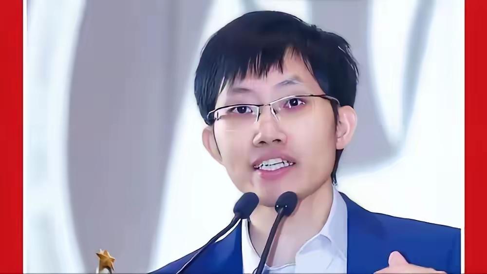 科技圈这次是真的被炸翻了！40岁低调大佬梁文锋一出手就王炸，直接用一个AI模型改