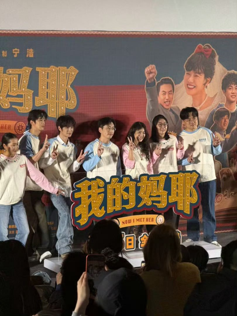 马思纯主动帮锤娜丽莎宣传新专辑锤娜丽莎给马思纯送了颗星星一颗以她命名的星，一次毫