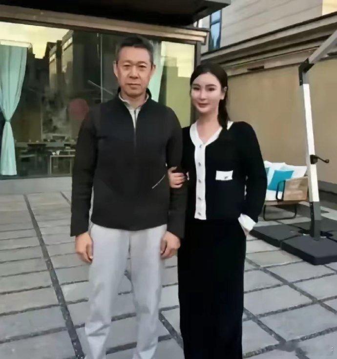 这是张丰毅，你能相信他已经68岁了吗？看这肌肉，好多年轻小伙子都自愧不如吧 
