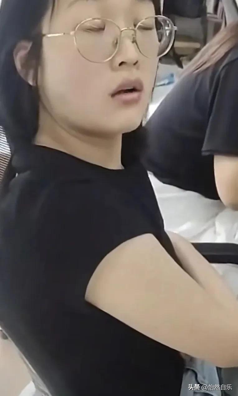 这姑娘火的一塌糊涂
刚刷到个视频，真是把我气笑了。

这女子的操作让人无语，反倒