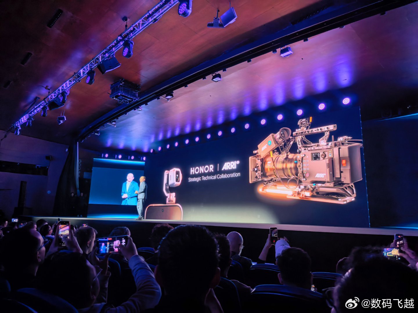 荣耀机器人手机将使用阿莱影像技术都在卷联名的时候，荣耀直接来了一个大招，以后肯定