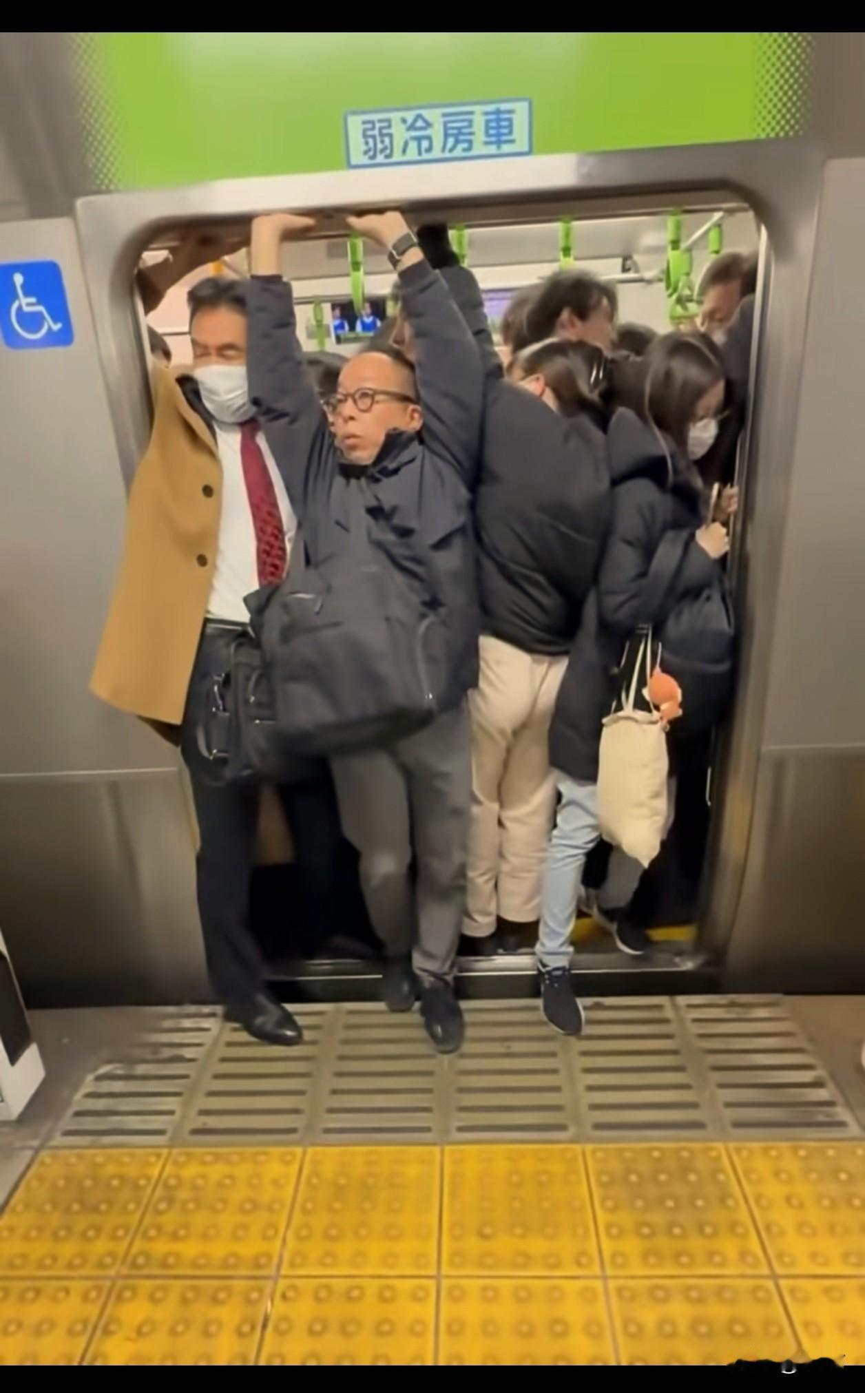 不理解日本地铁的操作，早高峰不能多发几次车？