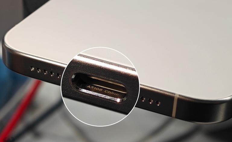 为啥大家都说iPhone是“细节狂魔”？拿今年的15系列来说，人家居然还在C口印
