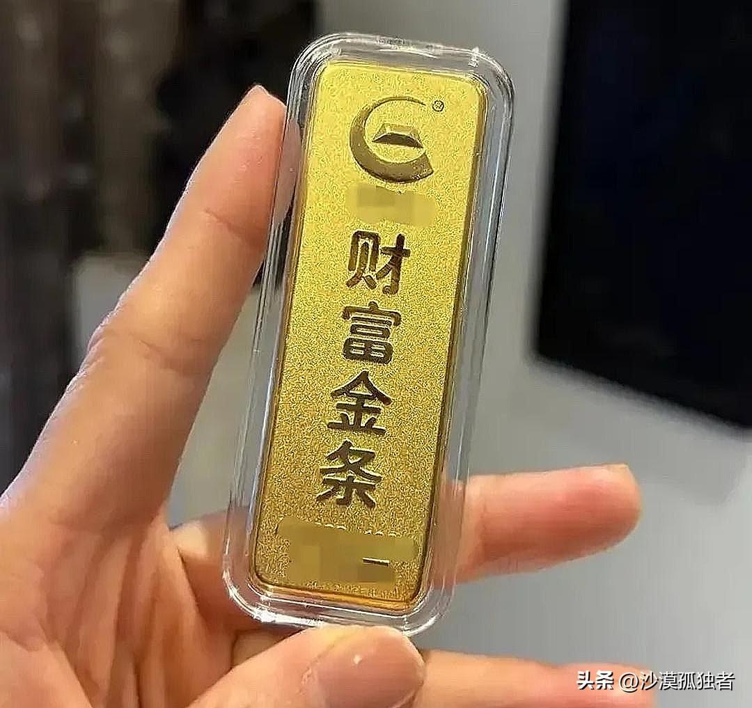 “6万黄金变厕纸？”2025年1月30日，哈尔滨一女子看金价猛涨，就连忙在金价6