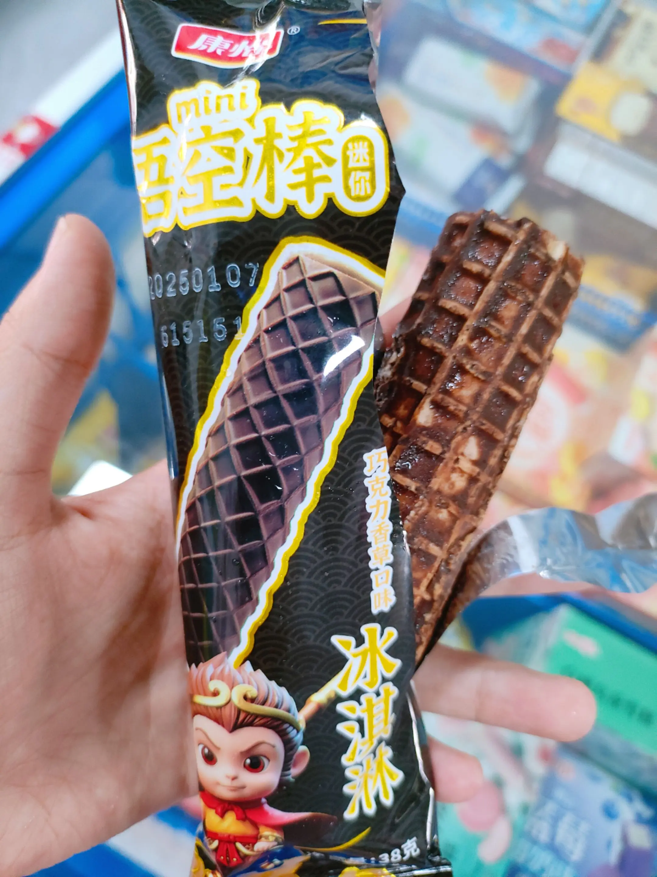 悟空棒🍨巧克力涂层➕厚蛋卷➕雪糕，不会出错的搭配。