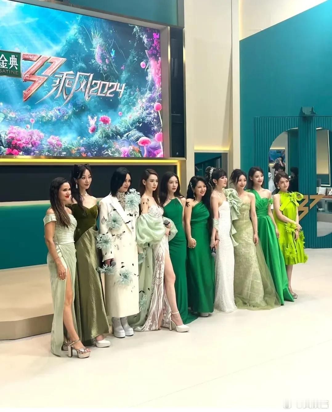 感觉姐姐们裙子的质量很不咋地啊[允悲] ​​​