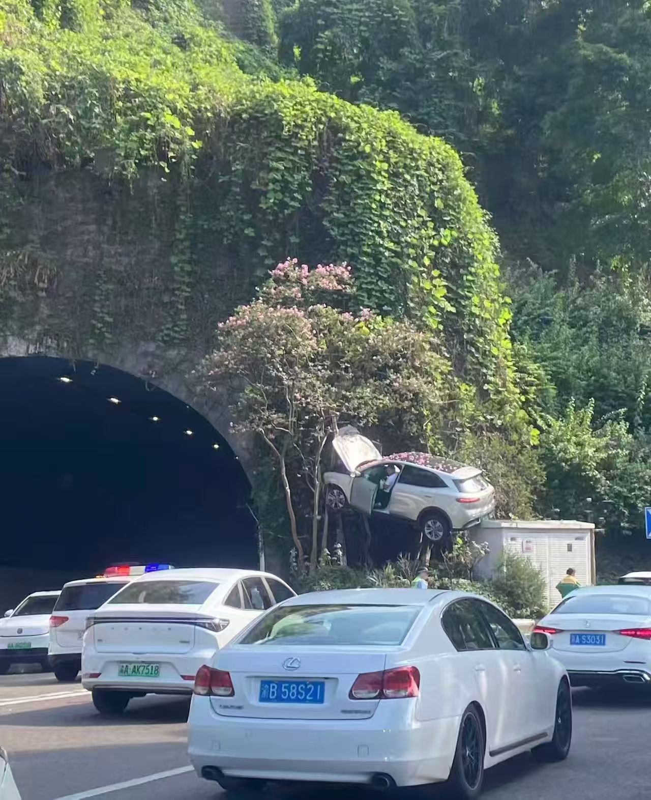 “师傅，这里不能停车” 