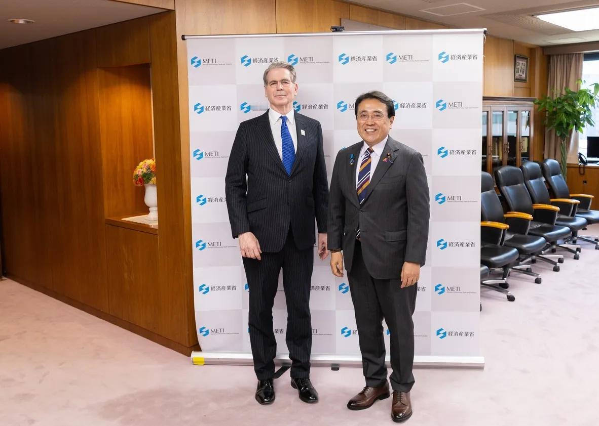 5月12日13时，美国财政部长贝森特在与日本经济产业大臣赤沢亮正会谈后，发文宣布