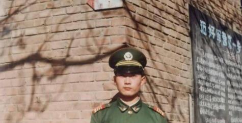 1993年，云南武警杨胜清探亲，住进姐姐家。职业敏感让他一进门就觉得不对劲：秋收