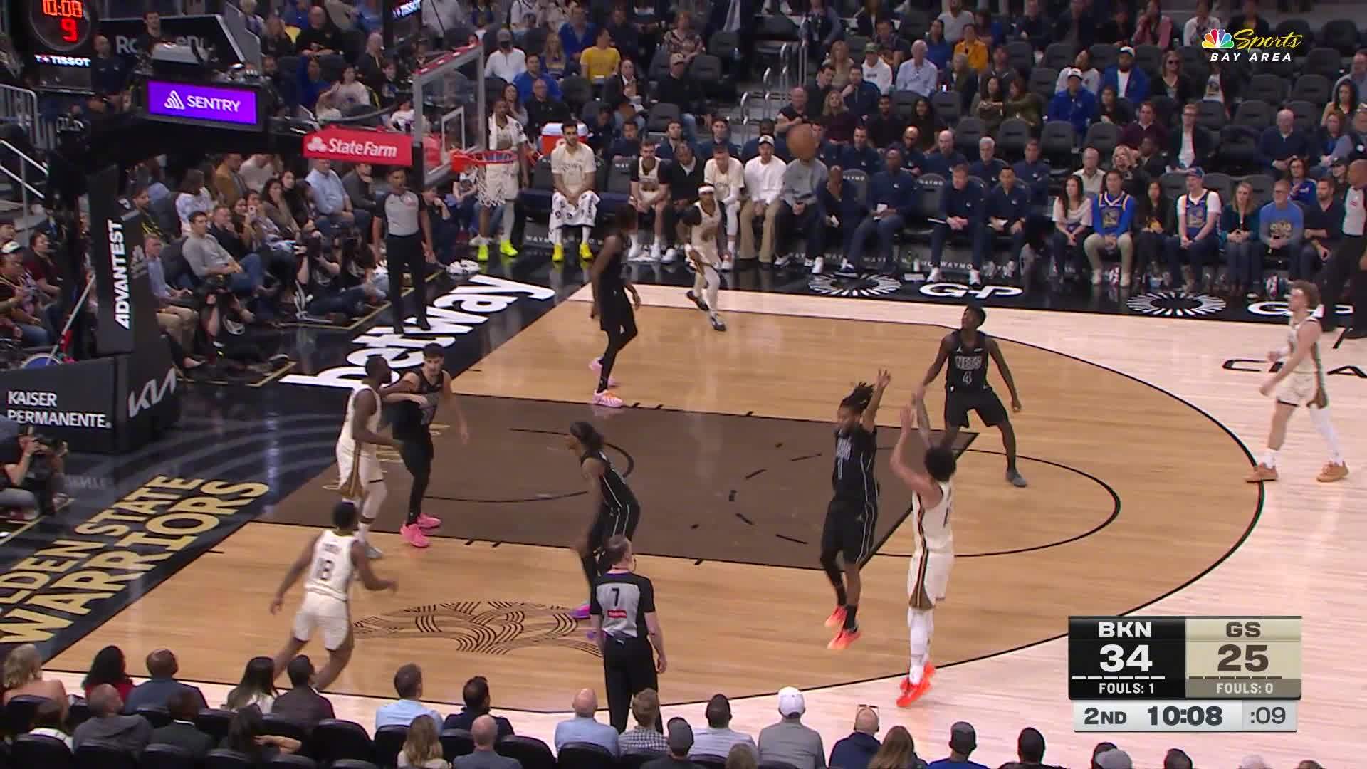 桑托斯侧翼三分！勇士28:36篮网。篮网vs勇士